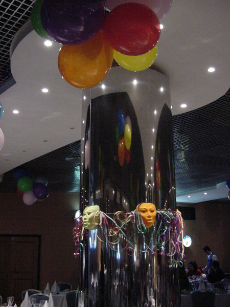 02054-Carnival Evening at Paraiso